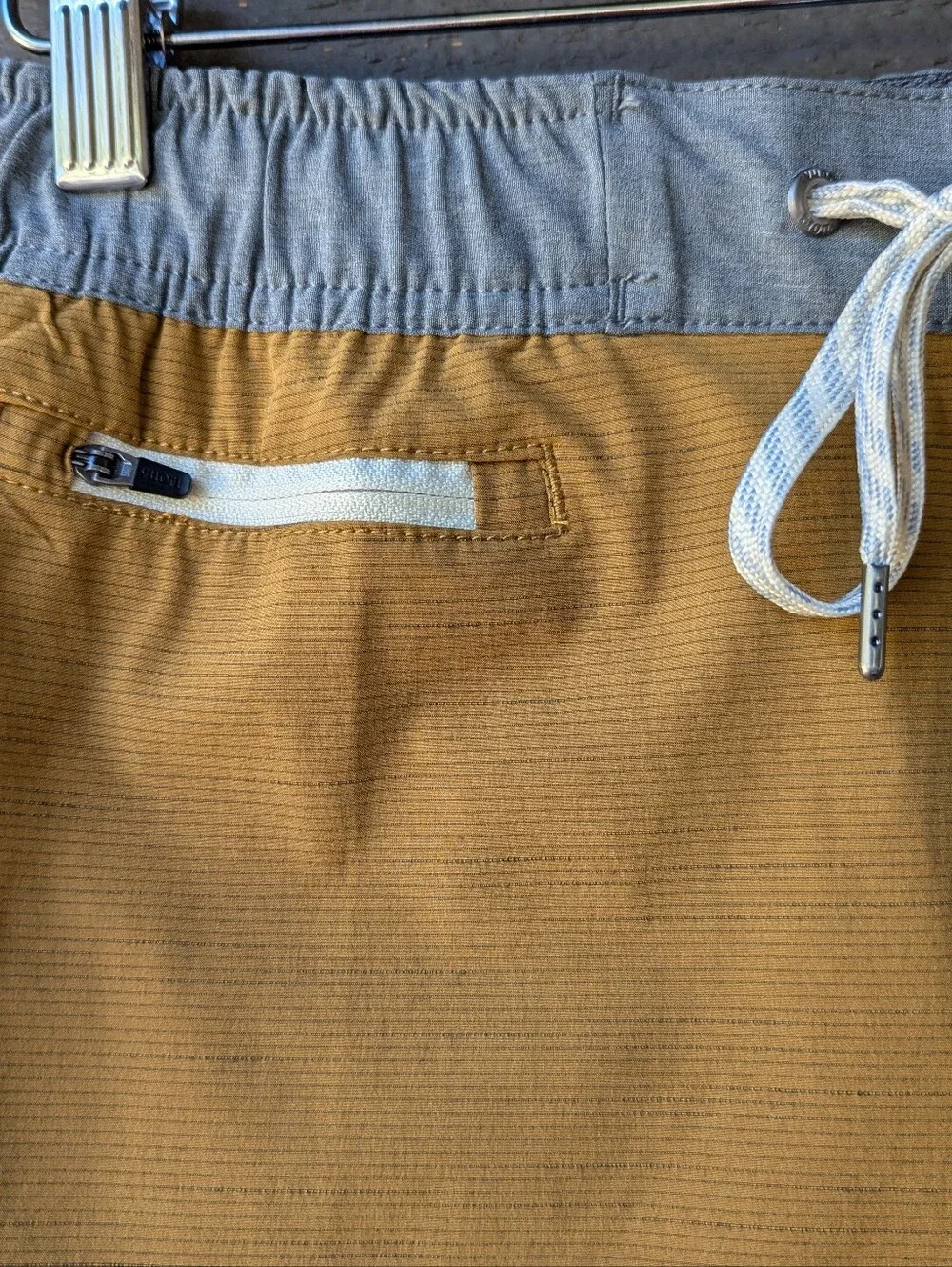 NWOT Vuori Banks Short Unlined 7